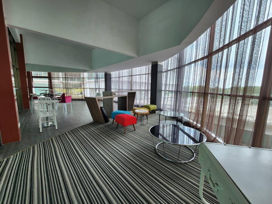 2-4 Pax Spacious Living @ Mount Austin, Jb #02 Johor Bahru Extérieur photo